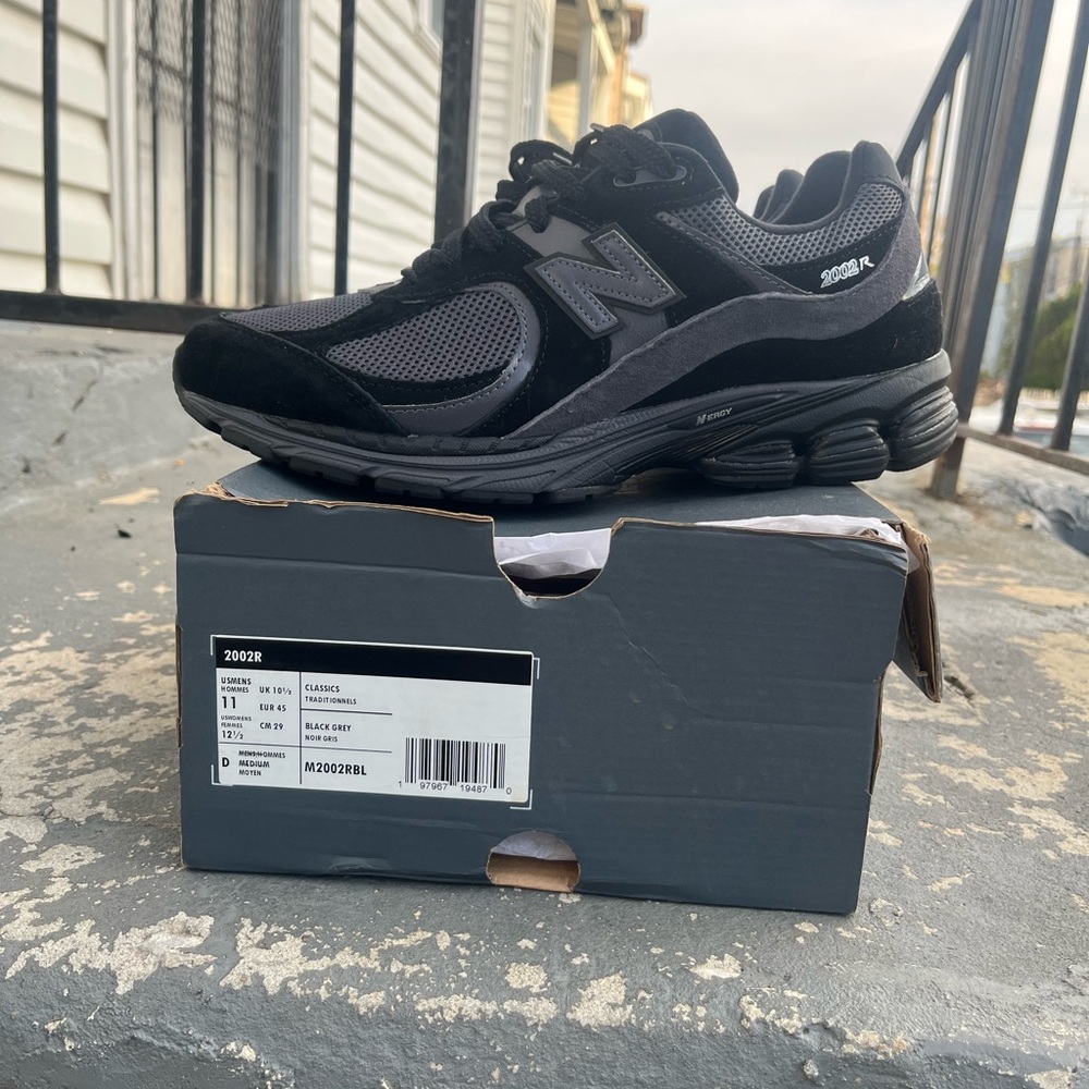 New Balance Men's Black and Gray Shoes